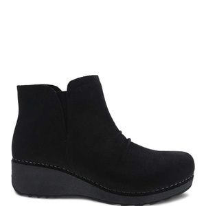 NEW in Box! Dansko Women's Caley Black Milled Nubuck Boot Wedge EU 38 US 7.5/8